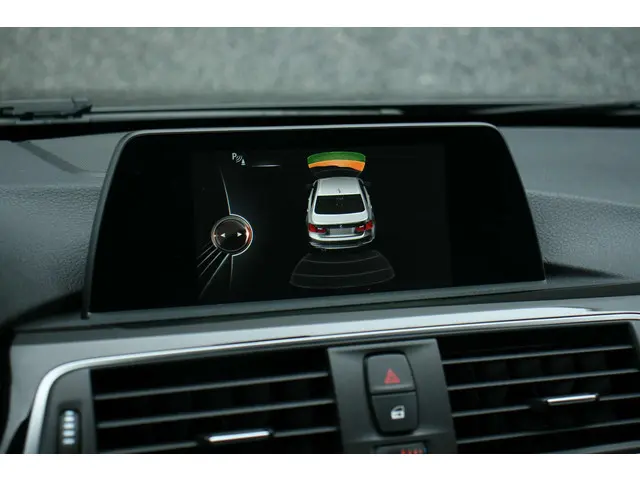 BMW 3 Serie 318i Centennial Executive 2016 Benzine 28