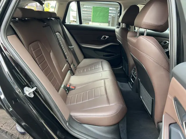 BMW 3 Serie Touring 320e 2023 Hybride Benzine 35