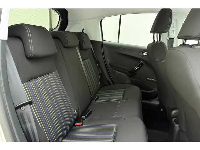 Peugeot 208 1.2 PureTech Urban Soul 2015 Benzine 13