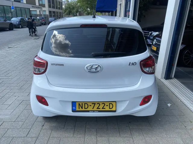 Hyundai i10 1.0i i-Motion Comfort 2017 Benzine 4