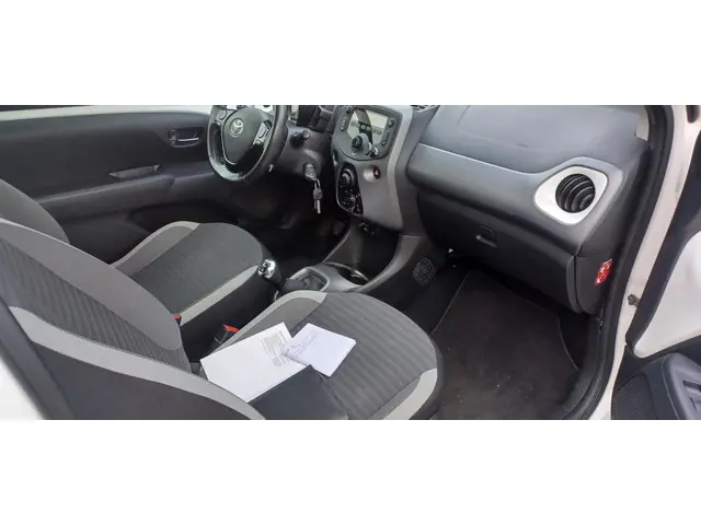 Toyota Aygo 1.0 VVT-i x 2018 Benzine 5