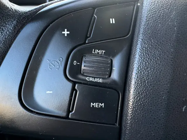 Citroën C4 Cactus 1.2 PureTech One-Tone 2018 Benzine 16