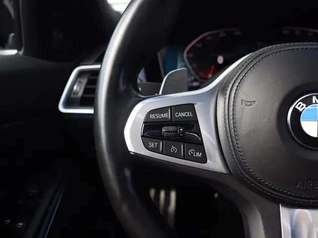 BMW 3 Serie Touring 320i 2021 Benzine 19