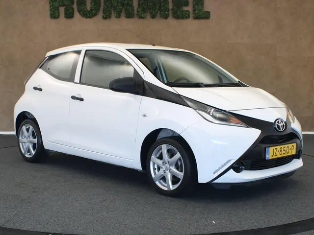 Toyota Aygo 1.0 VVT-i x-now 2016 Benzine 9