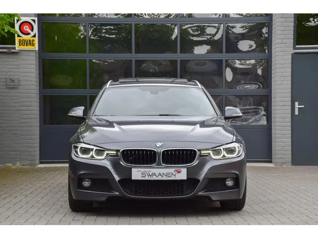 BMW 3 Serie Touring 320i M sport 2017 Benzine 2