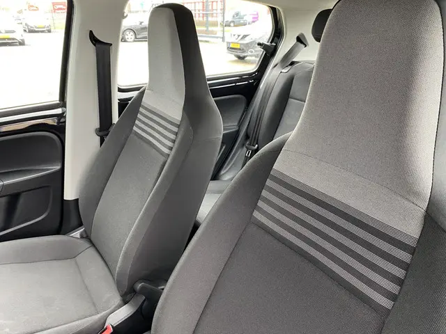 Volkswagen up! 1.0 BMT move up! 2019 Benzine 9