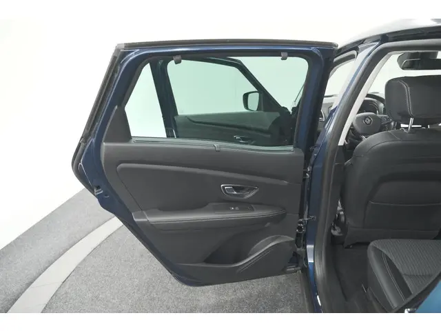 Renault Scénic TCe 140 EDC Bose 2021 Benzine 83