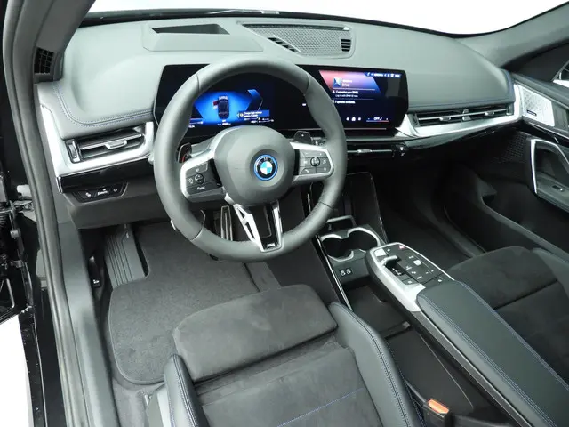 BMW X1 xDrive25e 2025 Hybride Benzine 6