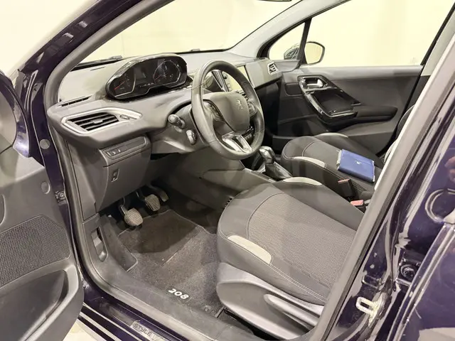 Peugeot 208 HB 1.2 Allure Navi/Clima 2014 Benzine 25