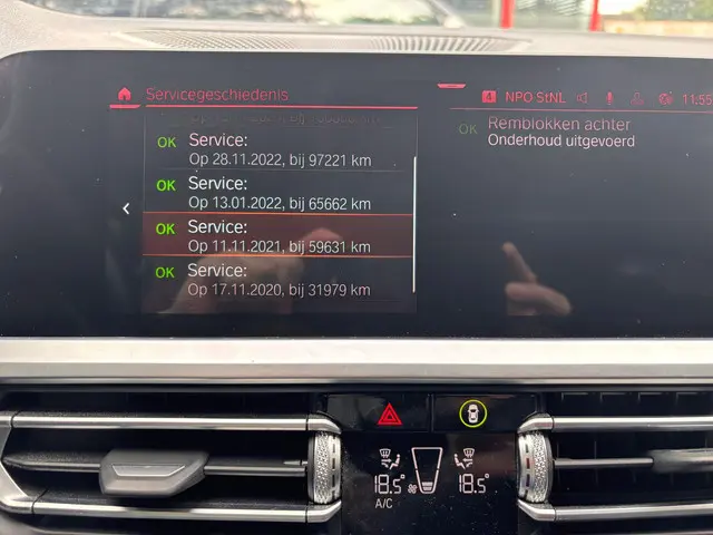 BMW 3 Serie 320i High Executive Edition 2020 Benzine 11