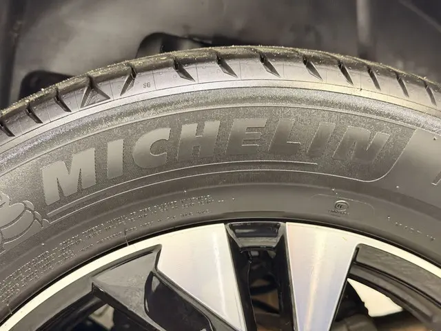 Peugeot 2008 1.2 Blue Lease Allure 2021 Benzine 21