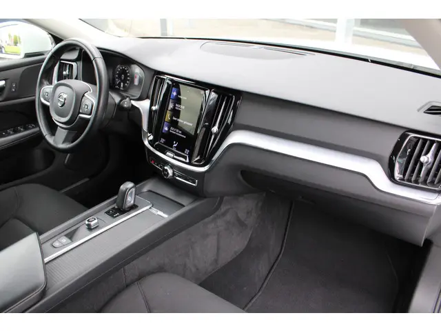 Volvo V60 B3 Automaat Momentum Advantage 2021 Benzine 48