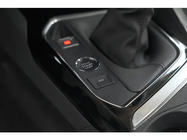 Peugeot 3008 PureTech 130 Allure 2021 Benzine 42