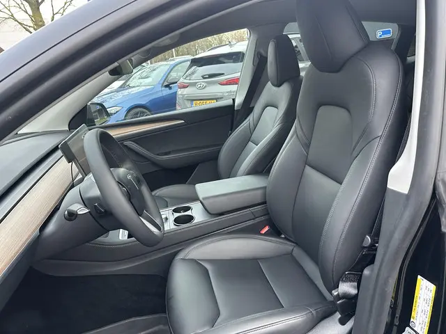 Tesla Model Y Long Range AWD 75 kWh 2023 Elektrisch 14