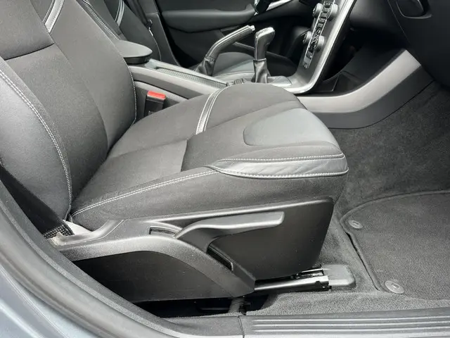 Volvo V40 2.0 T3 Momentum 2016 Benzine 28