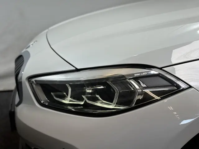 BMW 1 Serie 118i Business Edition Plus 2022 Benzine 13
