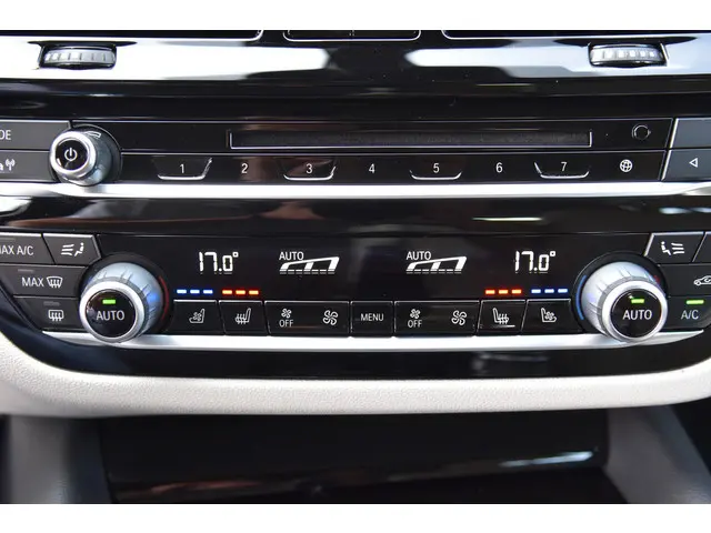 BMW 5 Serie Touring 520i High Executive 2017 Benzine 19
