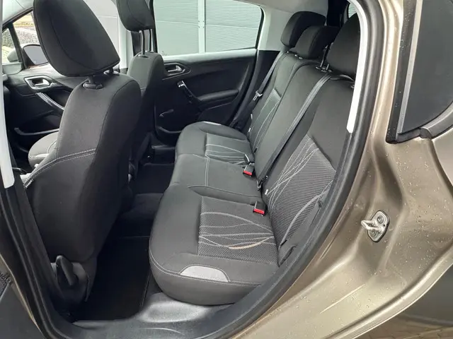 Peugeot 208 1.2 VTi Allure / Pano / Led / Pdc 2014 Benzine 7