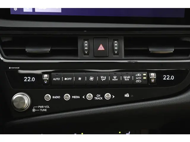 Lexus ES 300h Business Line 2024 Hybride Benzine 7
