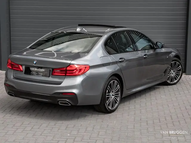 BMW 5 Serie 520i High Executive M-Sport 2019 Benzine 37