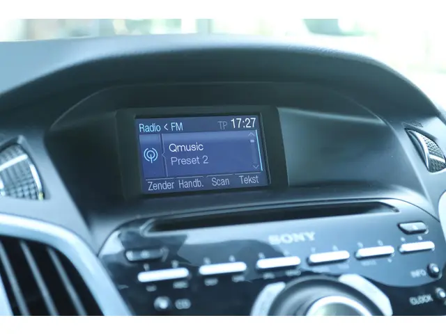 Ford Focus WAGON 1.6 TI-VCT TITANIUM AUT. 2013 Benzine 27