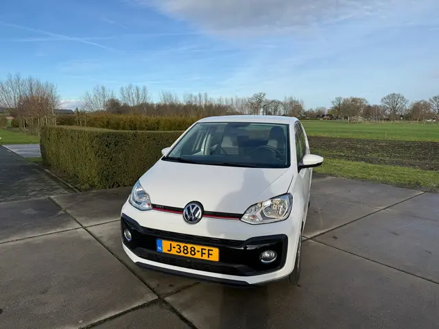 Volkswagen up! 1.0 BMT move up! 2019 Benzine 2