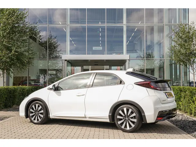 Honda Civic 1.8i VTEC ELEGANCE - SPORT 2016 Benzine 25