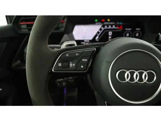 Audi RS3 Limousine 2.5 TFSI 400pk Quattro 2023 Benzine 38