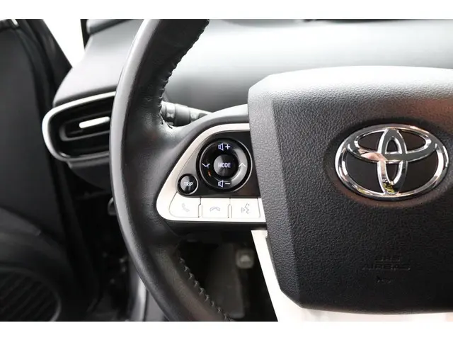 Toyota Prius 1.8 Plug-in Executive 2019 Hybride Benzine 19