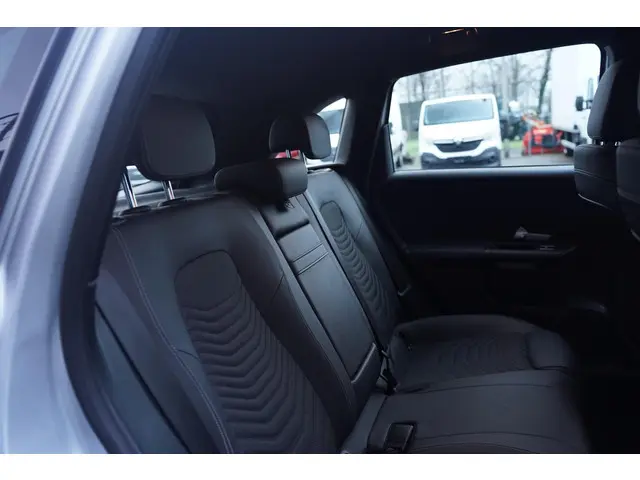 Mercedes-Benz B-Klasse 180d Style 2019 Diesel 18