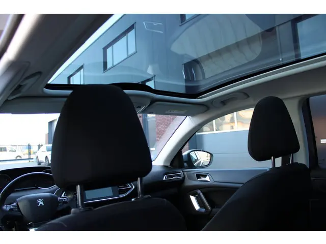 Peugeot 308 SW 1.2 PureTech Blue Executive 2015 Benzine 12