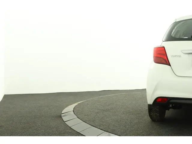 Toyota Yaris 1.5 Hybrid Lease 2015 Hybride Benzine 40