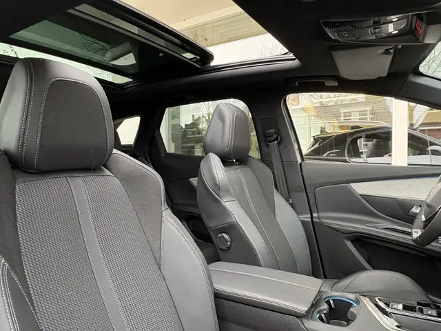 Peugeot 3008 1.6 HYbrid4 300 GT 2023 Hybride Benzine 6