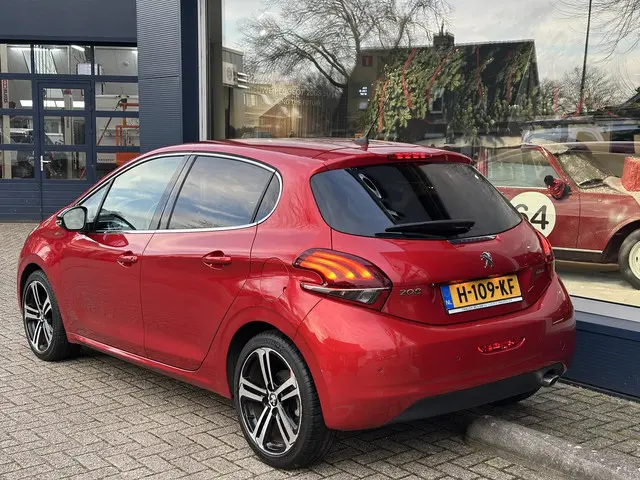 Peugeot 208 1.2 Turbo 110 PK GT-Line 2019 Benzine 4