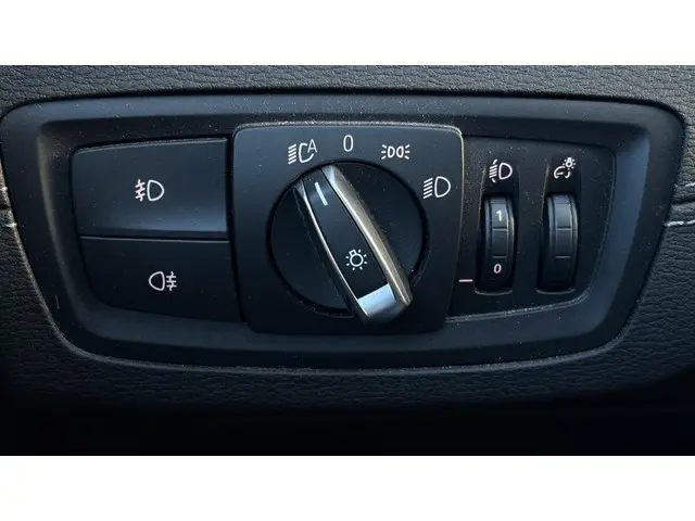 BMW X1 sDrive20i High Executive 2019 Benzine 17