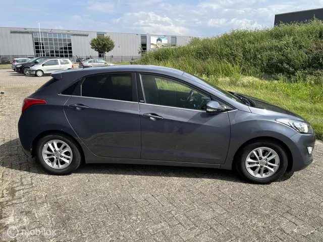 Hyundai i30 1.6 GDi GO! TREKHAAK 2018 Benzine 18