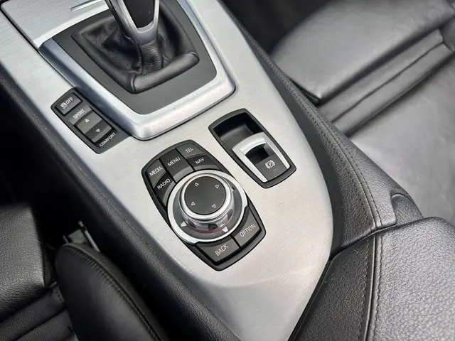 BMW Z4 Roadster sDrive18i Executive 2015 Benzine 24