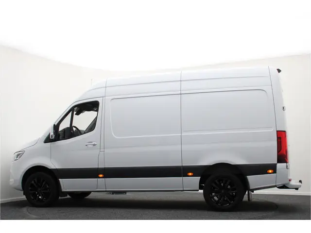 Mercedes-Benz Sprinter 317 CDI AUT. L2H2 2023 Diesel 17