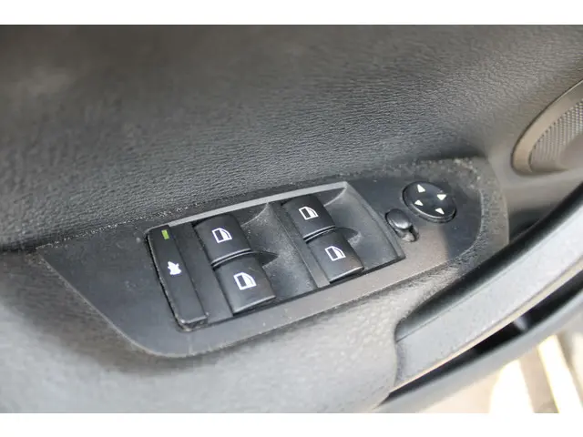 BMW X1 sDrive20i High Executive 2015 Benzine 16