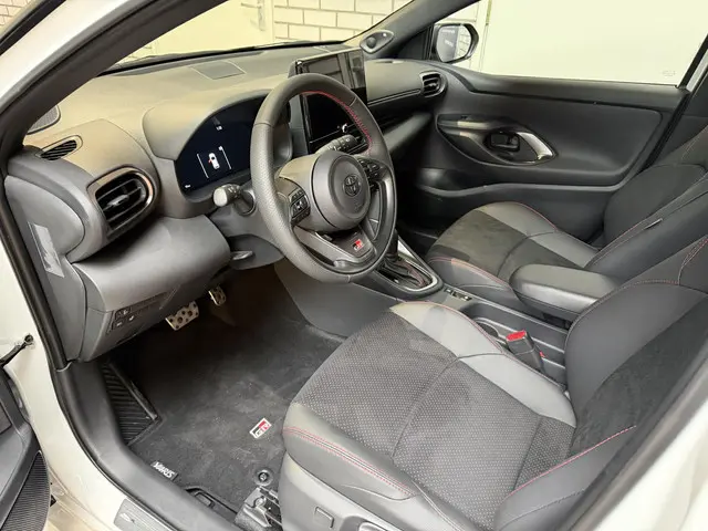 Toyota Yaris Hybrid 130 GR Sport 2025 Hybride Benzine 12