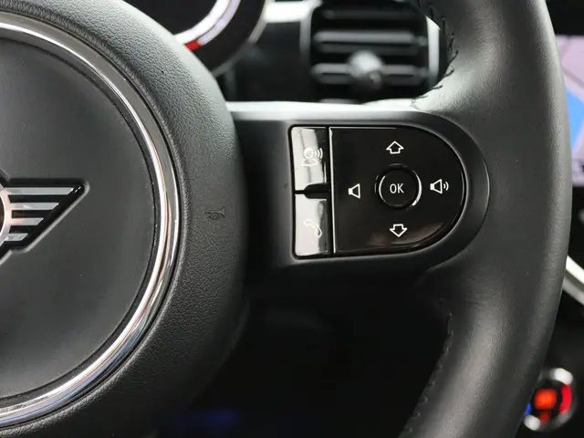 MINI 5-Deurs One 2022 Benzine 15