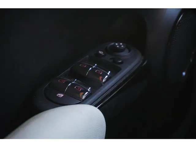 MINI 5-Deurs Cooper C 2023 Benzine 27