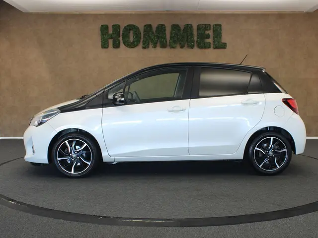 Toyota Yaris 1.0 VVT-i Trend 2017 Benzine 8