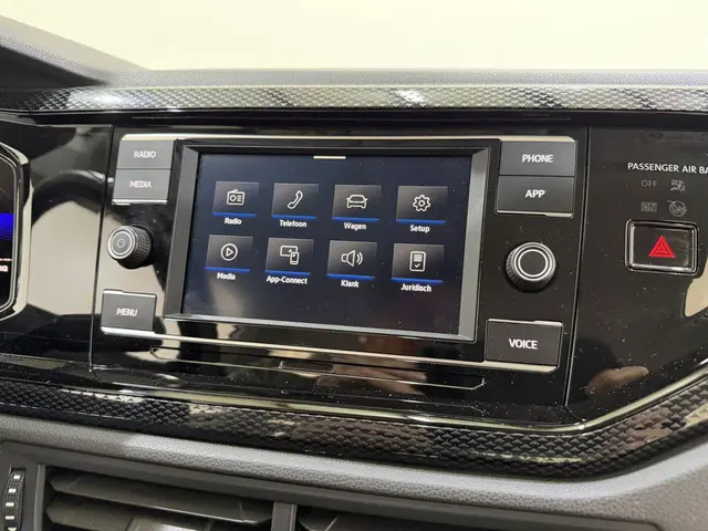 Volkswagen Polo VI HB 1.0 TSI Life 2023 Benzine 12