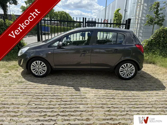 Opel Corsa 1.4-16V Anniversary Edition 2013 Benzine 2