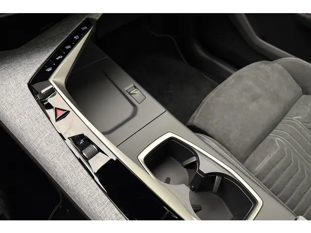 Peugeot 5008 1.2 Hybrid GT 2025 Hybride Benzine 39