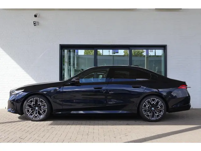 BMW 5 Serie Sedan 550e xDrive 2024 Hybride Benzine 5