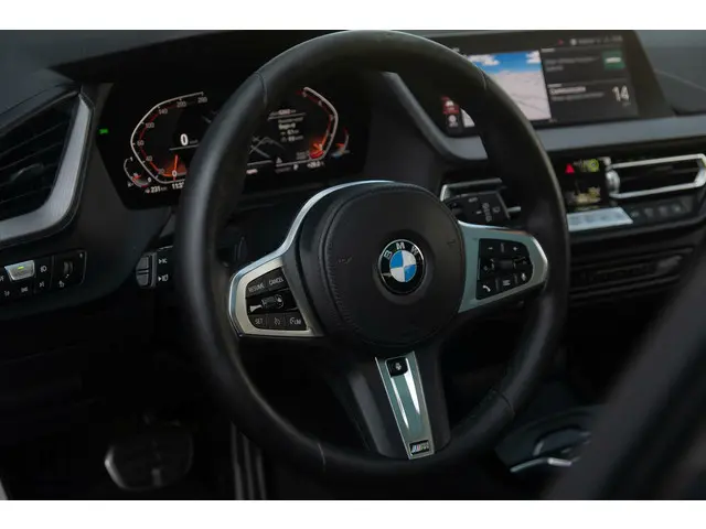 BMW 1 Serie 118i M-Sport | Pano | Leer 2021 Benzine 39