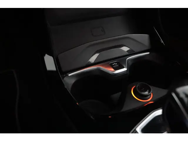 BMW 1 Serie 118i High Executive 2021 Benzine 45