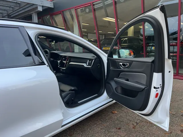 Volvo V60 2.0 B3 Plus Dark 2022 Hybride Benzine 33